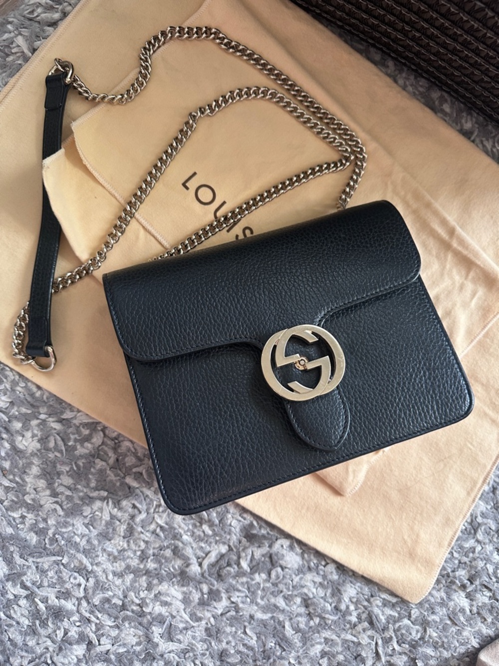 ✨ Gucci Dollar Calfskin Interlocking G Shoulder Bag – Black | Classic & Timeless - Picture 6 of 16